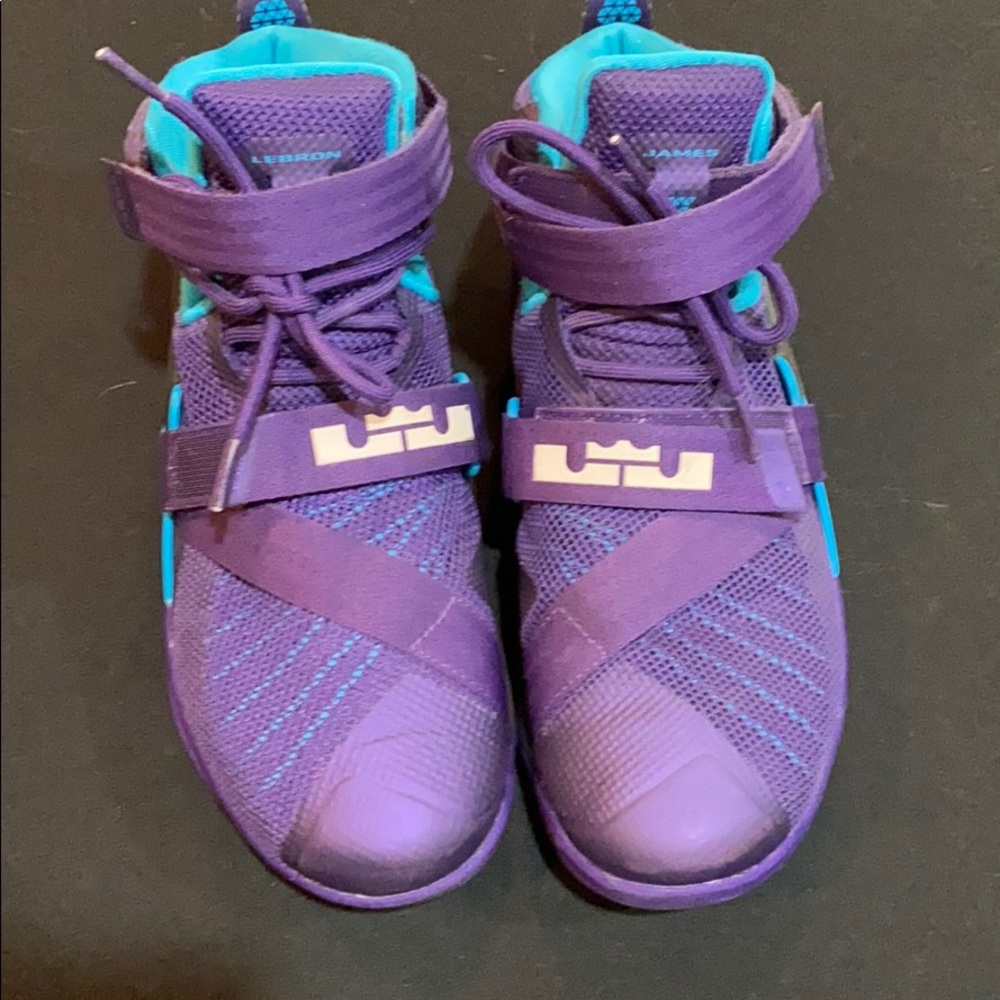 Lebron basketball shoes